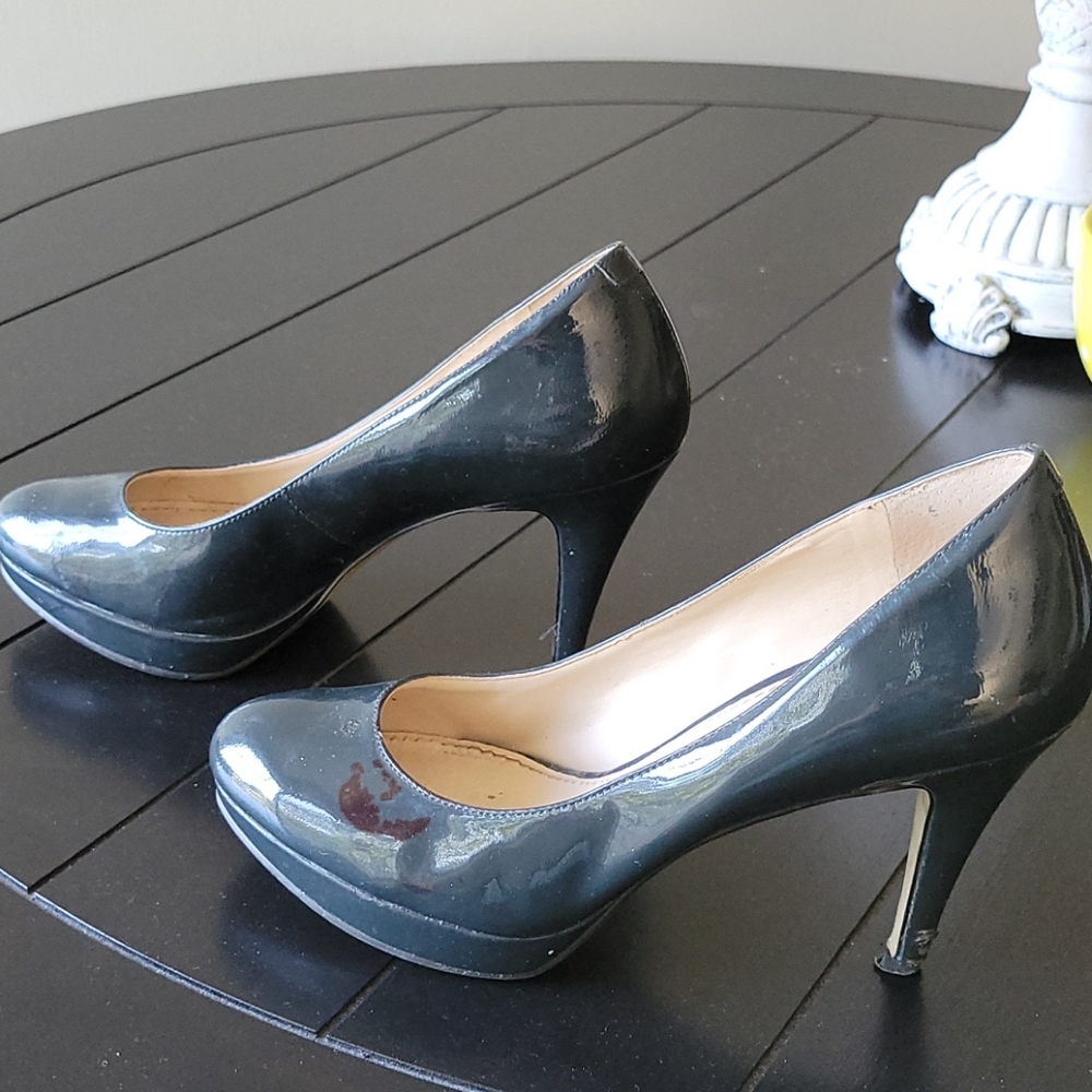 Women shoes size 6. ⚫  black. Heels 2"